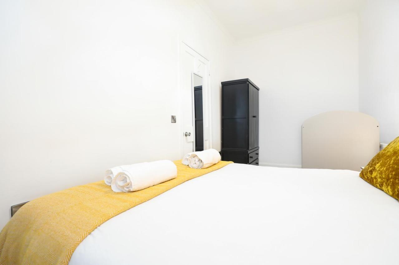 Stunning modern 3 bedroom apartment Edinburgh Buitenkant foto